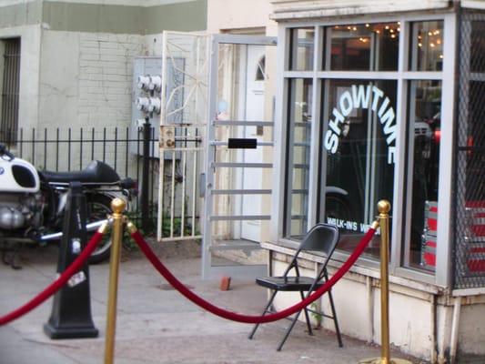 Showtime Lounge by null