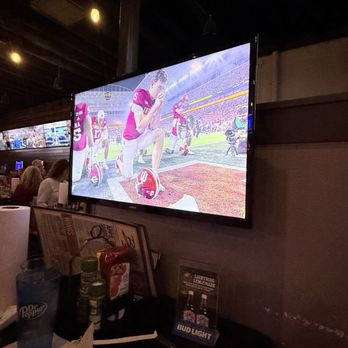 Bogey's Sports Pub - TV at table - Pizza Near Me - Venice, Florida Bogey's Sports Pub - TV at table - Pizza Near Me - Venice, Florida