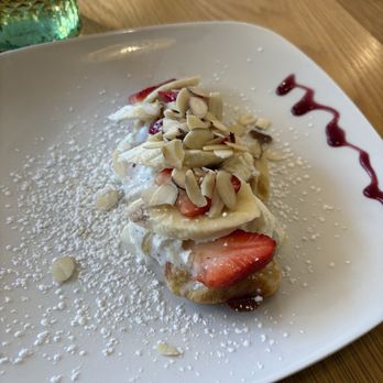 Gigi's Cafe - Strawberry banana Croffle - Cafes Near Me - Saddle Brook, New Jersey