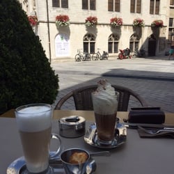 Den Abazjoer - 1 koffie verkeerd en 1 cappuccino