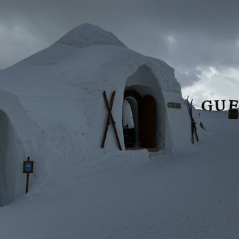 Iglu-Dorf - Here is a Guess Shop - Tours Near Me - Zermatt, VS