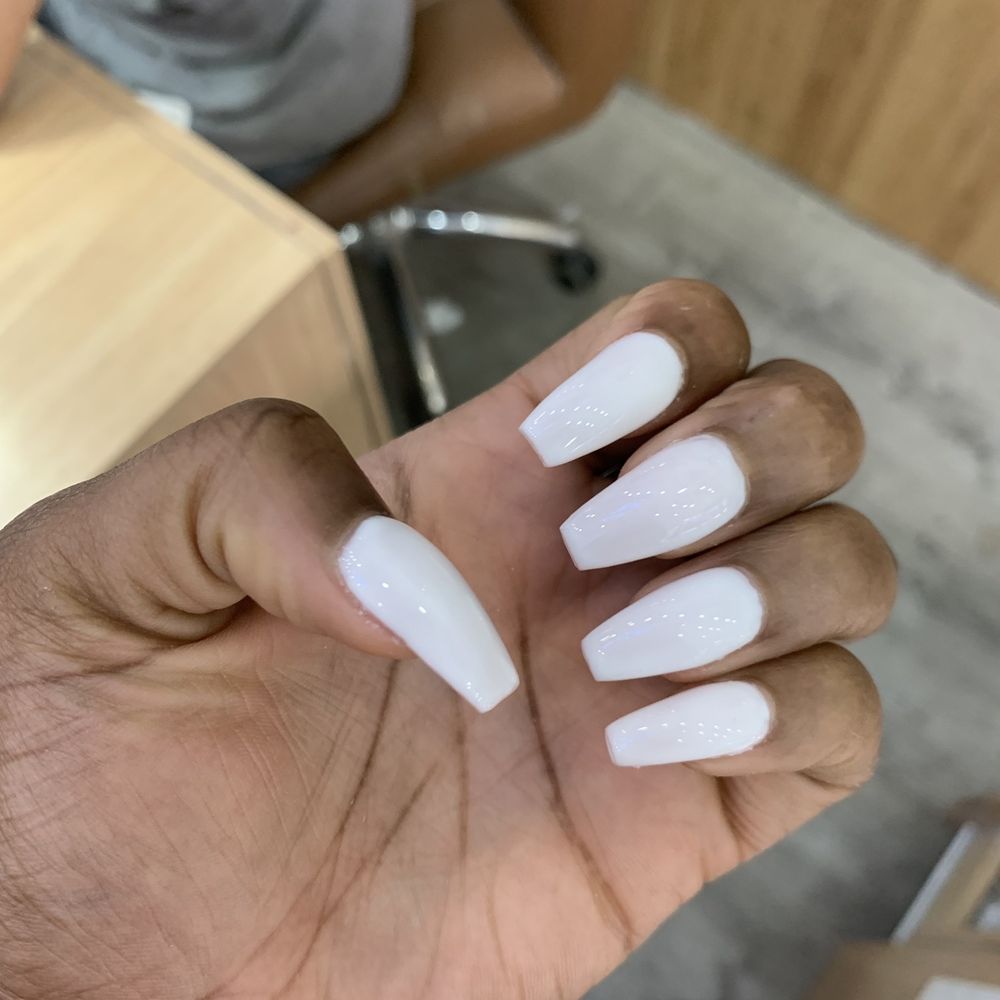 Round. bumpy. Terrible shaped. Cheap acrylic. Bad attitudes and worse customer service. Round. bumpy. Terrible shaped. Cheap acrylic. Bad attitudes and worse customer service.