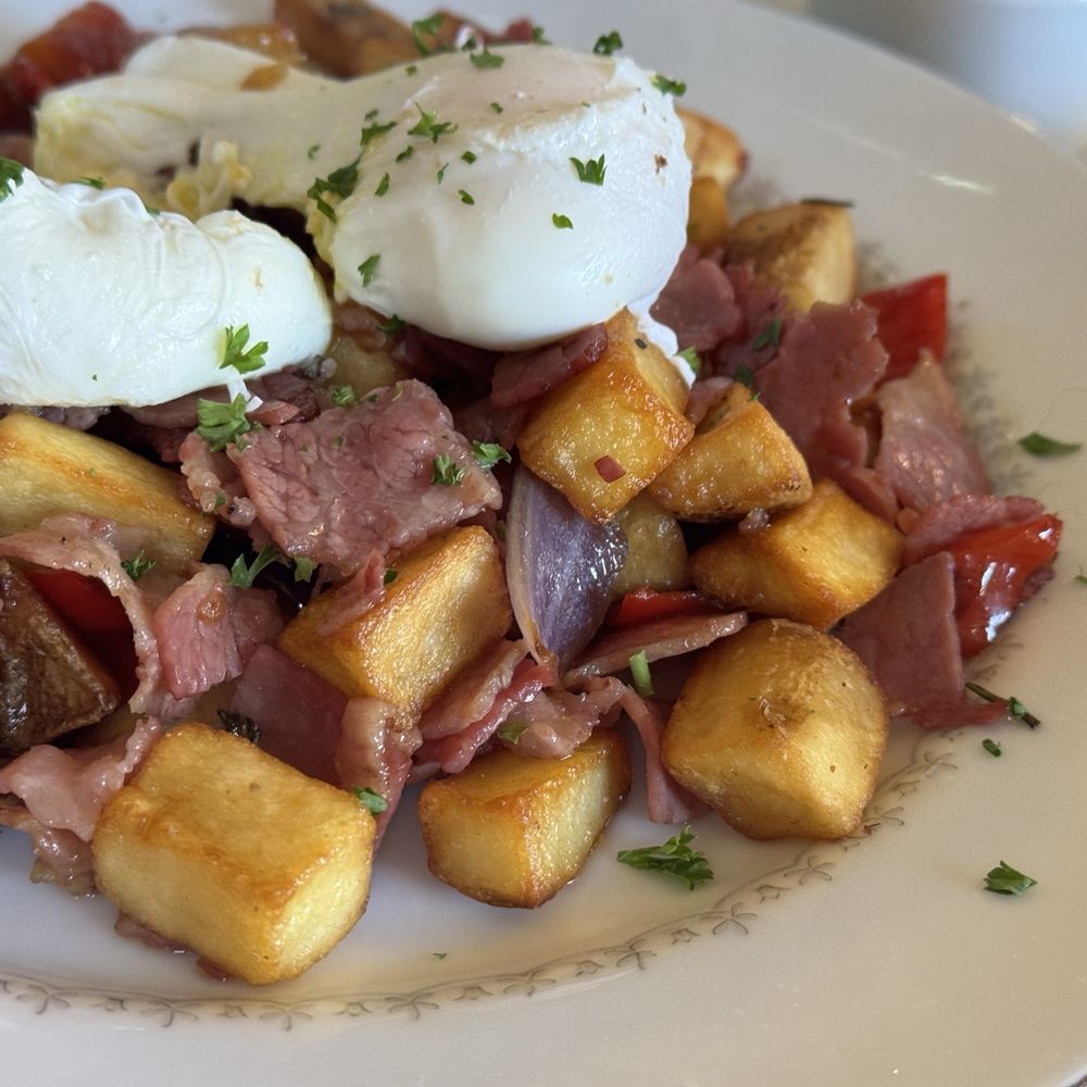 Gibson's Irish Pub - Chopped deli meat and deep fried potatoes are a poor excuse for corned beef hash. - Irish Pub Near Me - Walnut Creek, California Gibson's Irish Pub - Chopped deli meat and deep fried potatoes are a poor excuse for corned beef hash. - Irish Pub Near Me - Walnut Creek, California