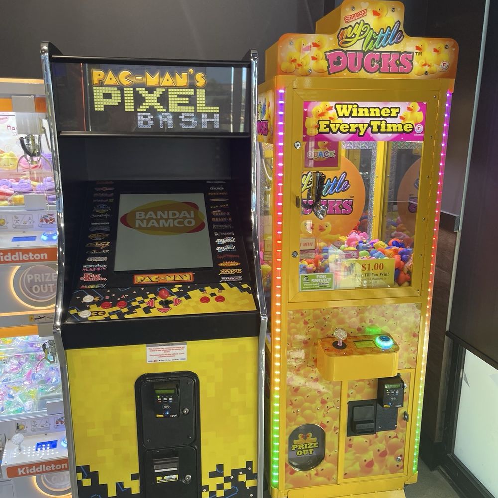 Mountain Mike's Pizza - Claw and Arcade Machines - Chicken Wings Near Me - Pasadena, California