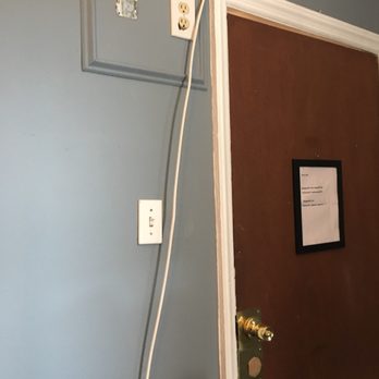 Society Hill Hotel - Cords and wires everywhere - Hotels Near Me - Philadelphia, Pennsylvania
