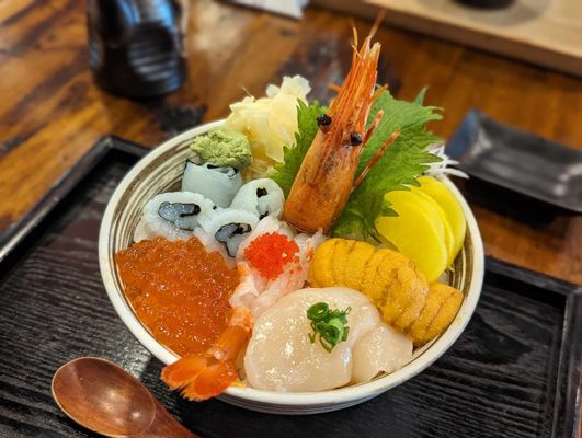 MAGURO Sushi Thai Ramen by null