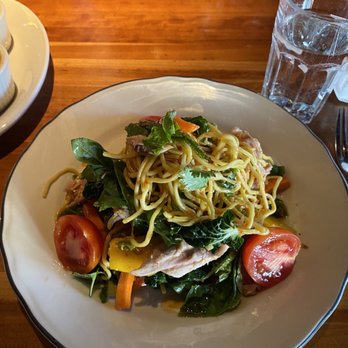 Hillstone - Thai Noodle Salad with Chicken - New American Near Me - San Francisco, California Hillstone - Thai Noodle Salad with Chicken - New American Near Me - San Francisco, California
