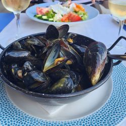 Bahía - Mussels and salad