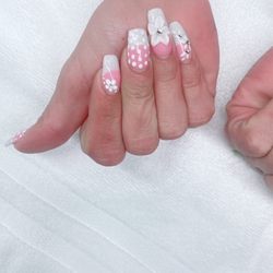 Wanna my nails done!!!