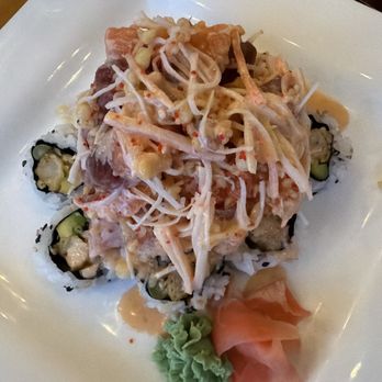 Harborside 1901 Bar & Grill - Crazy ocean roll - Seafood Near Me - Boothbay Harbor, Maine Harborside 1901 Bar & Grill - Crazy ocean roll - Seafood Near Me - Boothbay Harbor, Maine