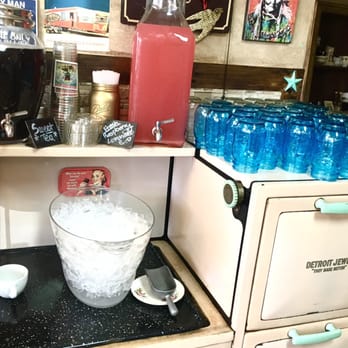 The Bake Shoppe & Cafe - Bottomless sweet tea and lemonade station! - Bakeries Near Me - Cypress, Texas
