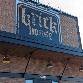 Brick House Tavern + Tap - American Near Me - Downers Grove, Illinois