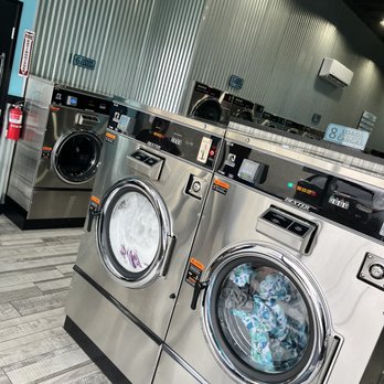 LaundryMax - Washing machine for 8 loads - Laundromat Near Me - Norwalk, California