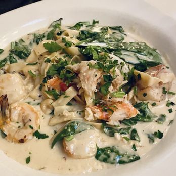Paradiso Restaurant - Seafood Fettuccini - Italian Near Me - San Leandro, California Paradiso Restaurant - Seafood Fettuccini - Italian Near Me - San Leandro, California