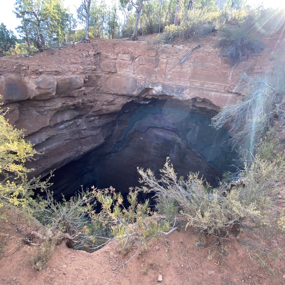 Broken Arrow Trail - The sink hole. - Hiking Near Me