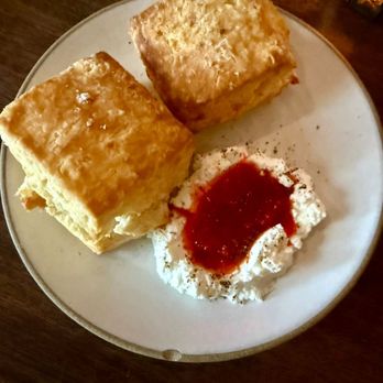 Lowland Tavern - Buttermilk biscuits - New American Near Me - Charleston, South Carolina Lowland Tavern - Buttermilk biscuits - New American Near Me - Charleston, South Carolina