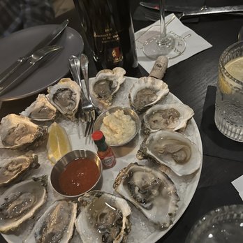 Oak - Fresh Oysters - New American Near Me - Laguna Beach, California Oak - Fresh Oysters - New American Near Me - Laguna Beach, California