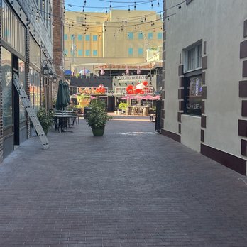 10 Twenty five - It was an amazing experience with being the first person in for the day.  The vibe was great and my bartender was absolutely amazing!!! - Gastropubs Near Me - Fort Myers, Florida
