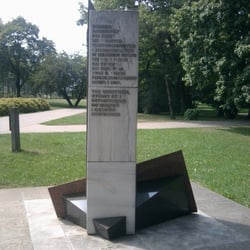 Park Kombatantów - Pomnik w Parku Kombatantów, ul. Chrościckiego, Włochy