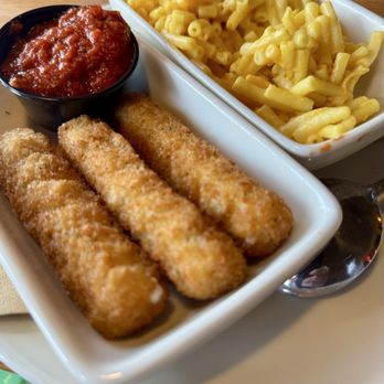 Applebee's Grill + Bar - Kids Macaroni & Cheese w/ Mozzarella Sticks - American Near Me - Vancouver, Washington Applebee's Grill + Bar - Kids Macaroni & Cheese w/ Mozzarella Sticks - American Near Me - Vancouver, Washington
