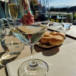 Viña Casas del Bosque - Beautiful day for lunching outside with Sauvignon Blanc and bubbly