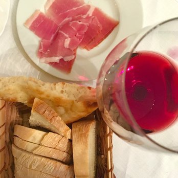 Trattoria Antonio - House wine, complimentary bread and Prosciutto - Roman Near Me - Rome, RM Trattoria Antonio - House wine, complimentary bread and Prosciutto - Roman Near Me - Rome, RM