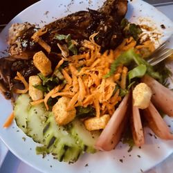 GT Kingston Restaurant & Bar - Jerk chicken salad