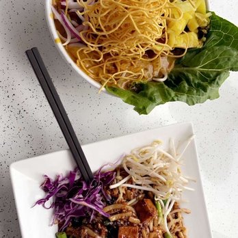 Andy's Thai Kitchen - Spicy Udon Pad Thai Noodle, Khao Soy - Thai Near Me - Chicago, Illinois