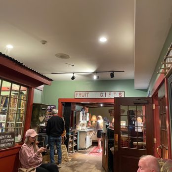 The Common Man - people sitting in a coffee shop - American Near Me - Concord, New Hampshire