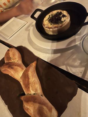 La Poubelle Bistro & Bar by null