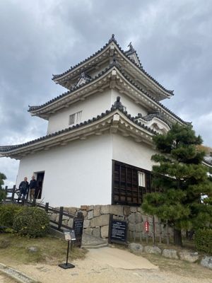 Marugame Castle by null