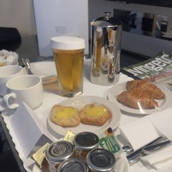 London Bridge Hotel - Room service breakfast