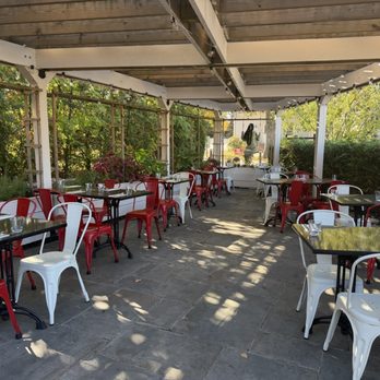 MAMI - Updated December 2025 - 14 Photos - 15 E Madison Ave