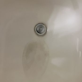 The Fairways at Valle Vista Apartment Homes - Stained tub (I tried to remove the stain with shower cleaner by Clorox) (how I found it when I arrived) - Apartments Near Me - Greenwood, Indiana The Fairways at Valle Vista Apartment Homes - Stained tub (I tried to remove the stain with shower cleaner by Clorox) (how I found it when I arrived) - Apartments Near Me - Greenwood, Indiana