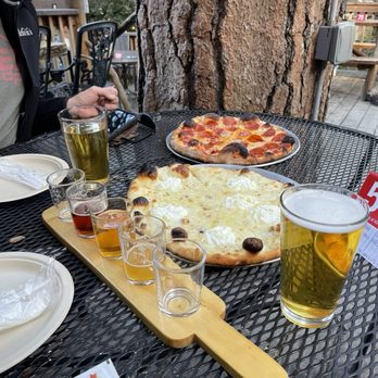 LouEddie's Pizza - LouEddie's "white out" (with homemade ricotta!) and hubby's "Pike's Peak" (pepperoni) with beers from downstairs - Pizza Near Me - Skyforest, California