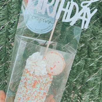 dbakers Sweet Studio - Vanilla Mini Cake and silver 'Happy Birthday' topper - Bakeries Near Me - Miami, Florida dbakers Sweet Studio - Vanilla Mini Cake and silver 'Happy Birthday' topper - Bakeries Near Me - Miami, Florida