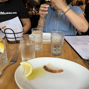 Fumo - Bread to dip in olive oil, the bread should have been warm but I was starving so I didn't care. - Italian Near Me - New York, New York