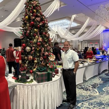 Rosen Plaza - Here's my honey bun by the Christmas tree. Isn't he handsome? He's mine lol! - Hotels Near Me - Orlando, Florida Rosen Plaza - Here's my honey bun by the Christmas tree. Isn't he handsome? He's mine lol! - Hotels Near Me - Orlando, Florida