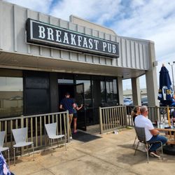 Early Bird Breakfast Pub - Outside seating