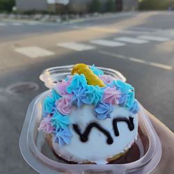 Flour Chicks Bakery - Fun cupcakes!