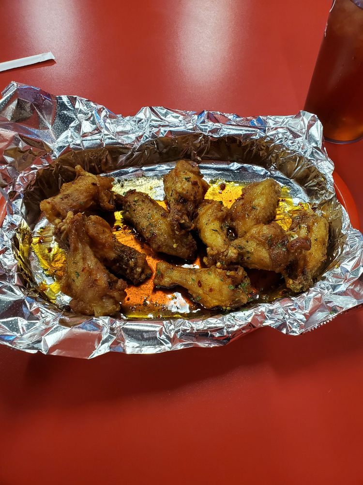 Food from Daddy's Smackin' Wings and Things
