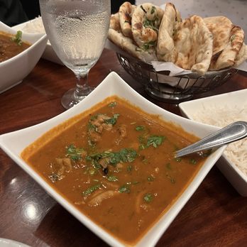 Saffron Indian Cuisine - Chicken Curry Garlic Naan Naan Bread - Indian Near Me - Greensboro, North Carolina