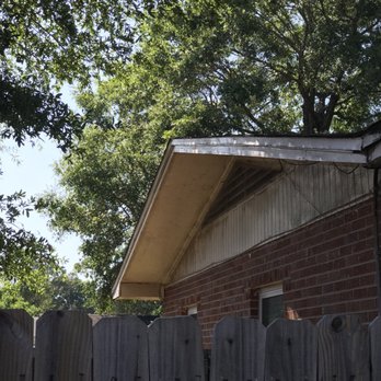 Greenwood Tree - After of tree touching roof (no longer there) - Tree Services Near Me - Pensacola, Florida Greenwood Tree - After of tree touching roof (no longer there) - Tree Services Near Me - Pensacola, Florida