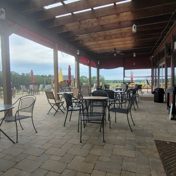 Vineyard 2121 - Wine Tasting Room Near Me - Benton Harbor, Michigan