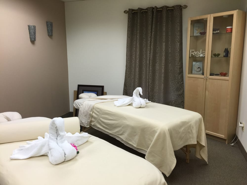 Therapeutic Hands Wellness Center Logo