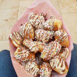 Mr. Pretzels - Mit dunkler u weißer Schoki und bunten Streuseln  ... normalerweise sind die Tüten etwas kleiner