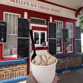 Skelly’s Ice Cream Shoppe - a hand holding a bowl of ice cream - Ice Cream & Frozen Yogurt Near Me - Stover, Missouri Skelly’s Ice Cream Shoppe - a hand holding a bowl of ice cream - Ice Cream & Frozen Yogurt Near Me - Stover, Missouri