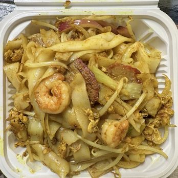 HK Congee Noodles - Curry shrimp and pork chow fun - Noodles Near Me - Pleasanton, California HK Congee Noodles - Curry shrimp and pork chow fun - Noodles Near Me - Pleasanton, California