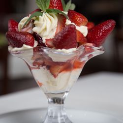 Viejo Balcon - Frutillas con crema chantilly