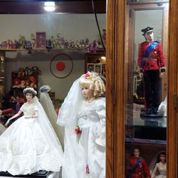 Pontiac Doll & Toy Museum - Prince William & his bride